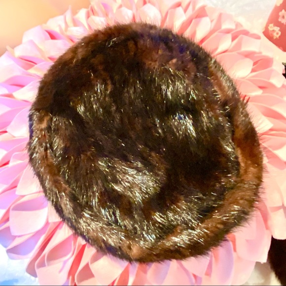 SAKS FIFTH AVE WOMEN'S MINK HAT… - Picture 6 of 11
